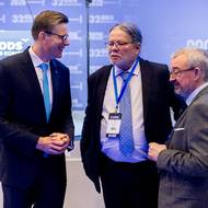 Uprostřed jeden z nově zvolených místopředsedů Alexander Vondra.