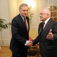 V roce 2009 pohostil prezident Václav Klaus na zámku v Lánech premiéra Mirka Topolánka.