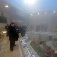 Snímek ze slavnostního otevření lázeňského resortu Onpho, 20. ledna.