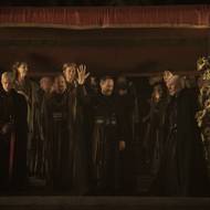 Finn Bennett jako Aerion Targaryen, Bertie Carvel coby Baelor Targaryen a Sam Spruell v roli Maekara Targaryena.