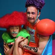 Marie Machová jako Truffaldino a Mark Kristián Hochman v roli Florinda.