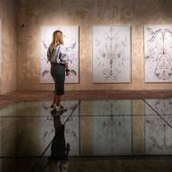 Galerie Středočeského kraje nyní představuje také multimediální práce Jany Kasalové, která vytváří takzvanou subjektivní kartografii.