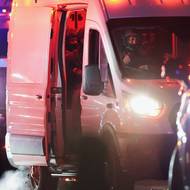 Po samotném New Yorku převáželi Madura v bílé dodávce plné ozbrojených mužů. Venezuela proti jeho zadržení důrazně protestovala, moci v zemi se dočasně chopila viceprezidentka Delcy Rodriguezová. Americkou operaci kritizovaly i další země, včetně Číny, Ruska, Brazílie nebo Kolumbie.