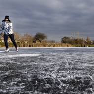 Bruslařů přibývá v odpoledních hodinách a o víkendu.