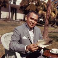 Původem vojáka Batistu vynesla poprvé k moci tzv. vzpoura seržantů v roce 1933, po které se stal šéfem armády a faktickým vládcem Kuby. Jeho vláda byla postupně stále autoritářštější. Po návratu do čela země v roce 1952 zrušil ústavu a omezil občanská práva, režim se opíral o armádu, policii a podporu USA. (Kubánský diktátor Fulgencio Batista, 1959.)