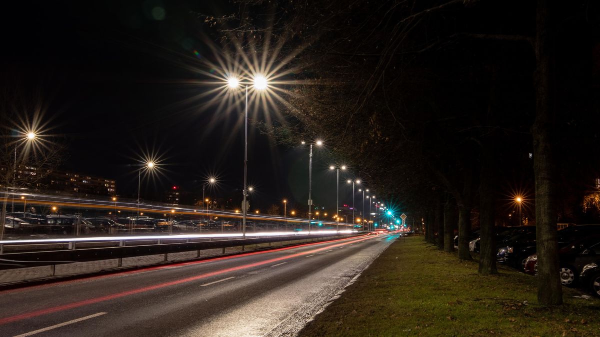 Bílé noci v Praze. Nové lampy vadí tisícům lidí i vědcům
