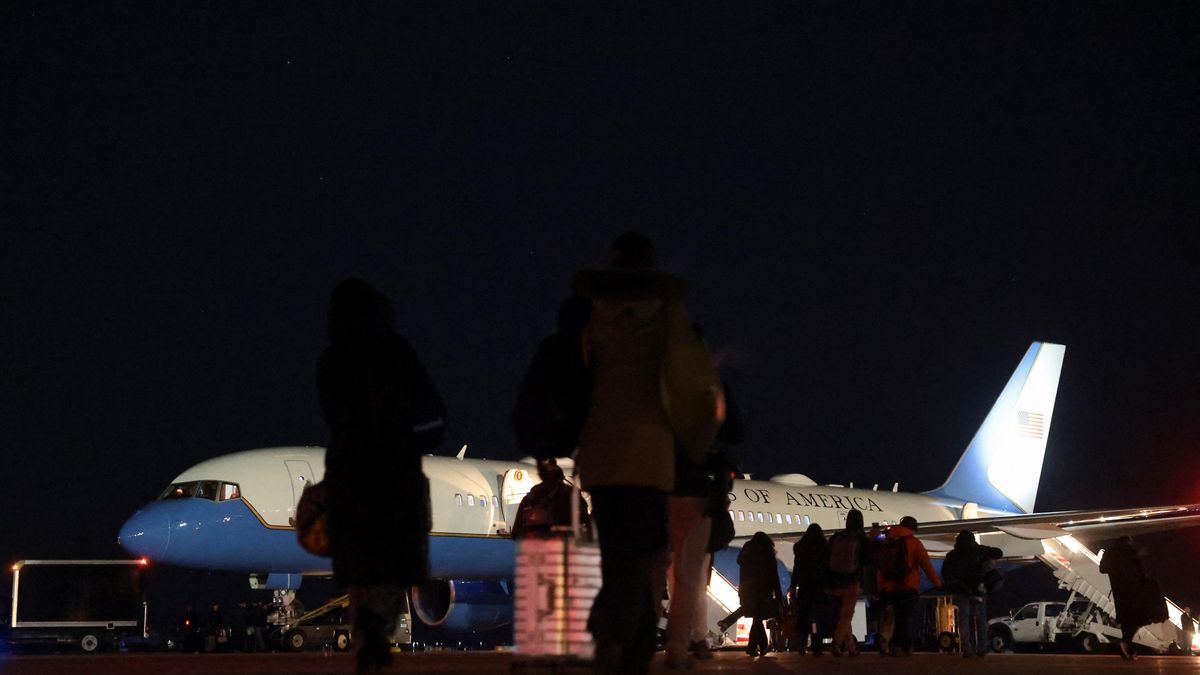 Letadlo s Trumpem mířícím do Davosu se kvůli závadě vrátilo do USA