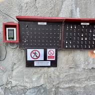 Stavbaři si při vstupu a odchodu „pípají“ pomocí čipů.