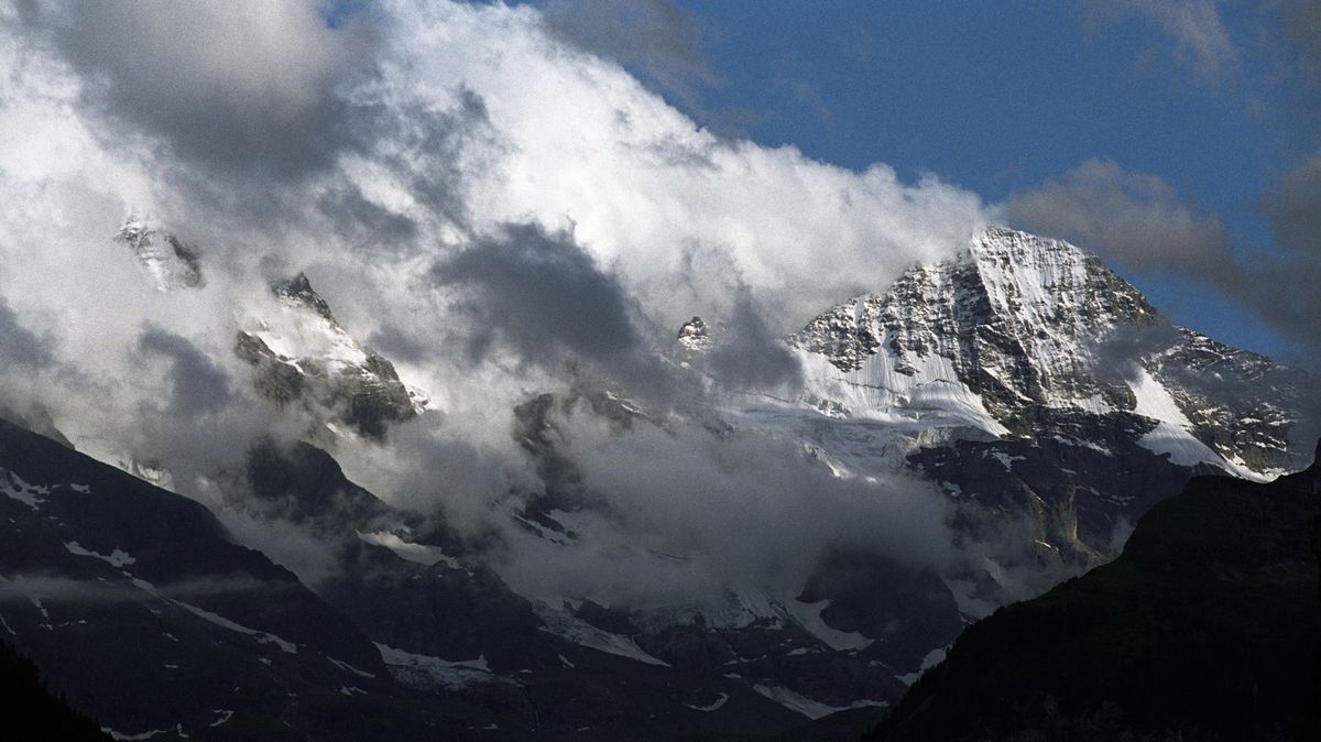 Při výstupu v rakouských Alpách zahynul Čech, zřítil se ze stezky