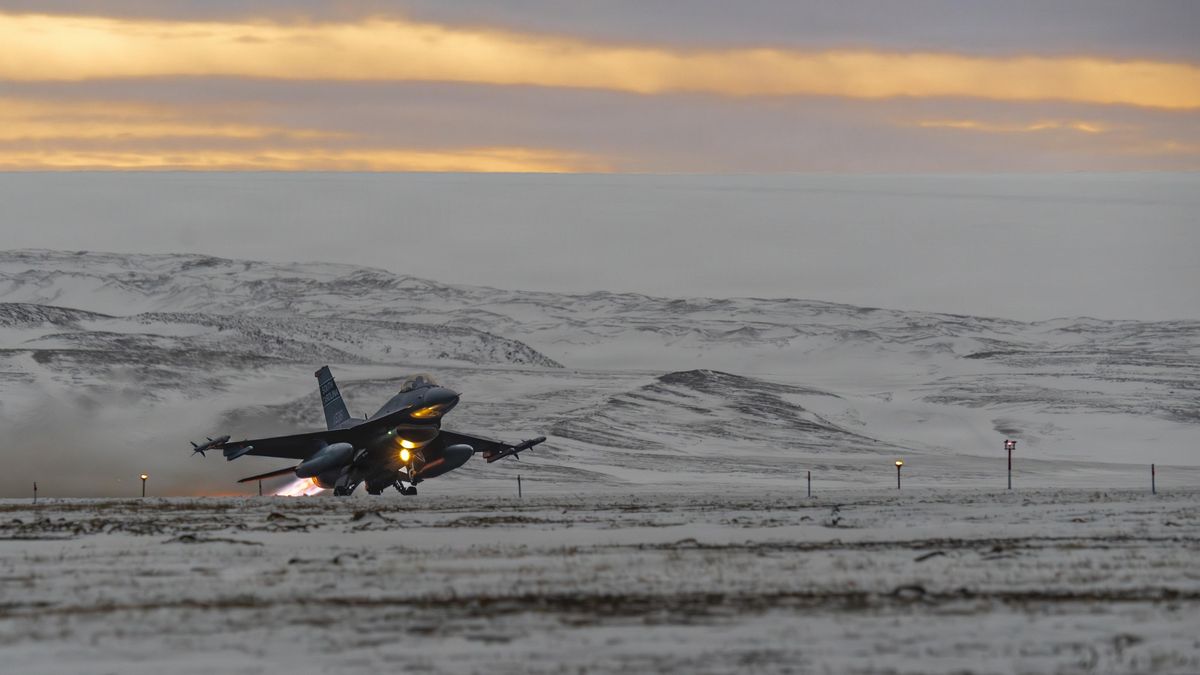 NATO, nebo Evropa? Kdo musí přijít na pomoc, kdyby Grónsko napadl spojenec