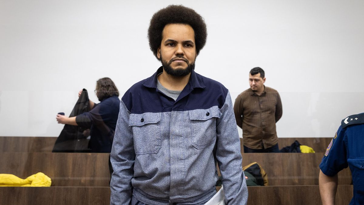 Feriho soud nepustil. Jeho oběti se bojí, že by jim mohl ubližovat