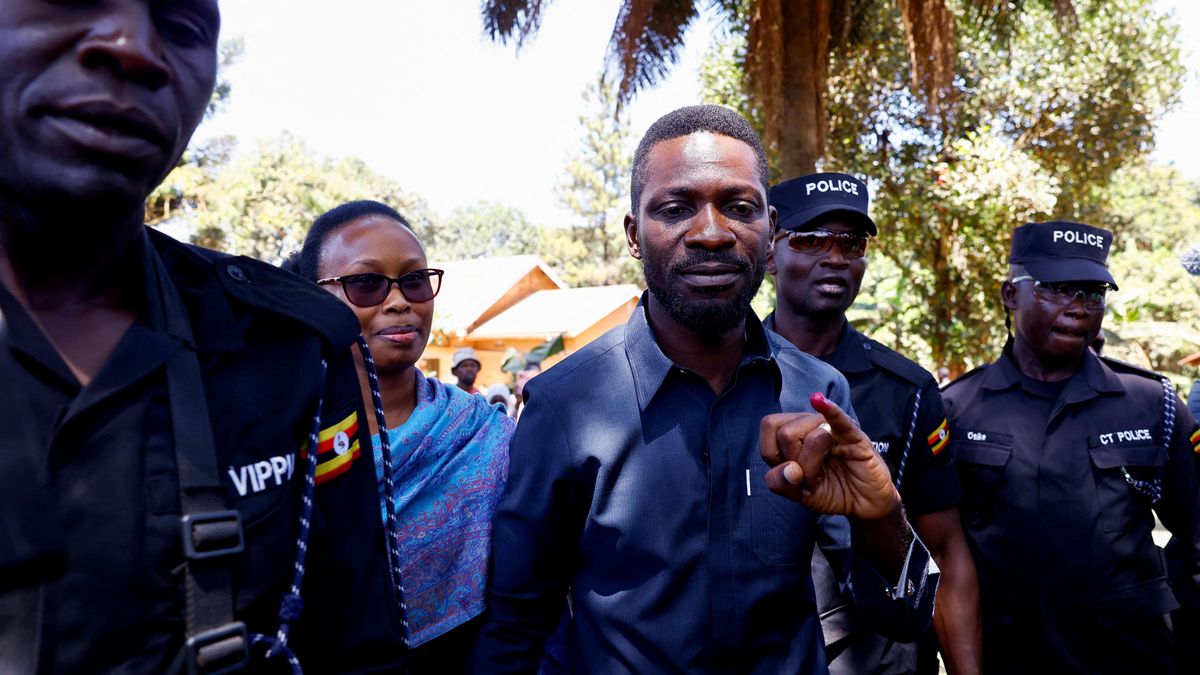 Ugandský opoziční prezidentský kandidát byl podle jeho strany unesen armádou