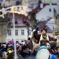 Průvod skončil na Staroměstském náměstí, kde byl živý betlém a stejně jako v biblické legendě starozákonní mudrci předali dary Ježíškovi. Následoval koncert, kde zazněla Česká mše vánoční Jakuba Jana Ryby.