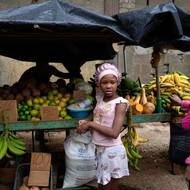 Právě obtížná ekonomická situace stála za bezprecedentními protivládními protesty z 11. července 2021, kdy tisíce Kubánců vyšly do ulic s hesly Máme hlad nebo Konec s diktaturou. Od té doby výpadky elektřiny a nedostatek základního zboží přispívají k další nespokojenosti a vedou k občasným protestům.