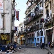 „Žijeme v nejisté době,“ uvedla třicetiletá právnička Daira Pérezová, která se snaží uklidnit tím, že prozatím nenastaly zásadní změny ve venezuelské politice vůči Kubě.