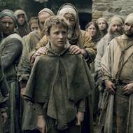 Bamber Todd jako mladý Dunk.