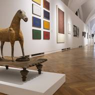 Libor Fára svou instalaci nazvanou Proč se stále vracíš? vytvářel mezi lety 1944 až 1965.