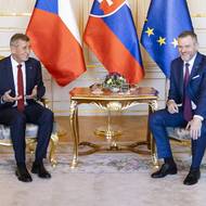 Andrej Babiš z úřadu vlády zamířil i do Grasalkovičova paláce, sídla prezidenta Petera Pellegriniho. Prezident po schůzce uvedl, že dohoda o obnovení mezivládních konzultací mezi ČR a SR je důležitý krok k restartu vztahů.