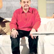 ... v Hudebním divadle Karlín zase účinkoval v činoherní inscenaci Včera tě zabiju.