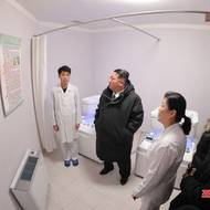 Kim Čong-un již loni v létě otevřel letní turistické středisko Wonsan-Kalma, které mělo sloužit místním, ale i ruským turistům. Středisko se rozkládá na čtyřkilometrovém pobřeží a může pojmout asi 20 tisíc návštěvníků, kteří se mohou ubytovat v některém z hotelů. 