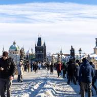 Například po Karlově mostě tak tradičně proudily davy.