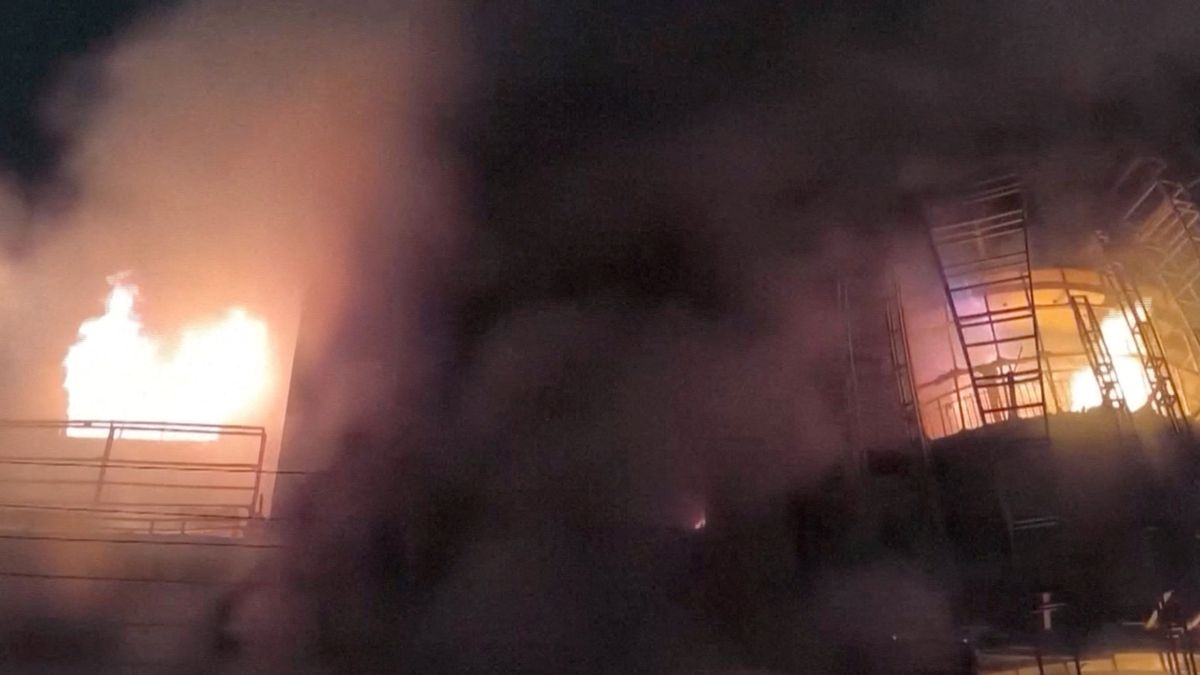 Znalec Íránu: Režimu by zlomila vaz stávka dělníků v ropném průmyslu