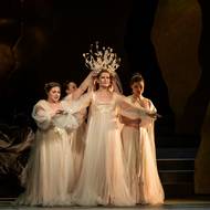 Markéta Cukrová v roli Didony a Jekatěrina Krovatěva jako Belinda.