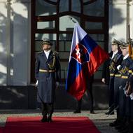 Naposledy byl v Bratislavě český premiér v lednu 2022 - byla to první cesta Petra Fialy. Od návratu Roberta Fica k moci na podzim 2023 se vztahy Česka a Slovenska na vládní úrovni zhoršovaly.