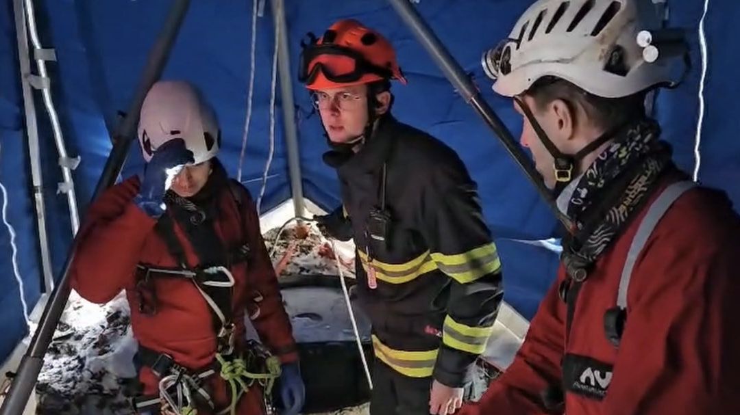 Zachráněného jeskyňáře čeká ve FN Brno operace, má zlomený kotník