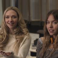 Amanda Seyfried jako Nina a Sydney Sweeney v roli Millie.