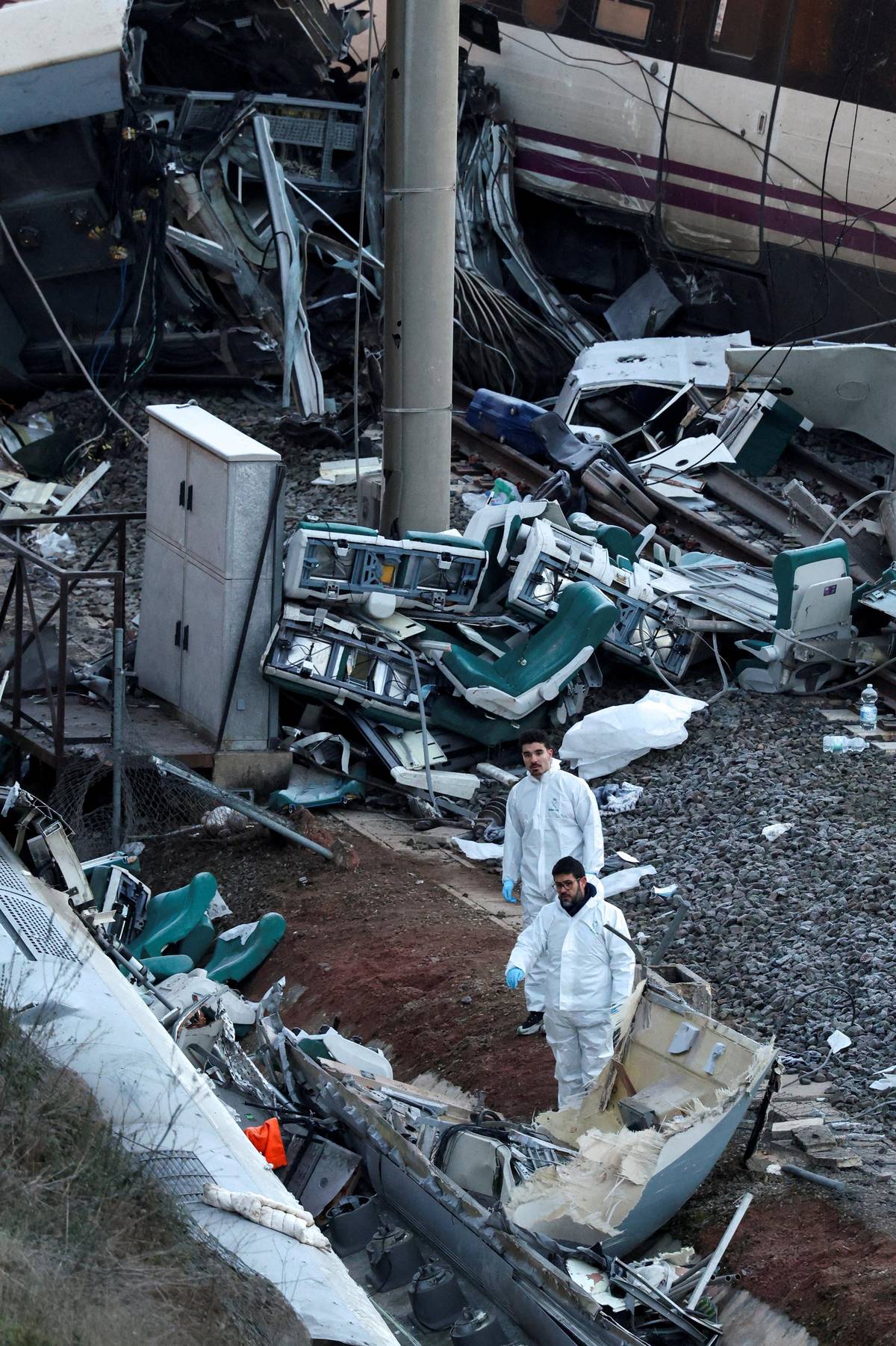 Při srážce vlaků v jižním Španělsku zahynuly desítky lidí.