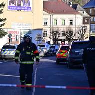 Tragédie na Děčínsku si vyžádala život dvou lidí, jedním z nich je střelec. Dalších šest lidí je zraněných.