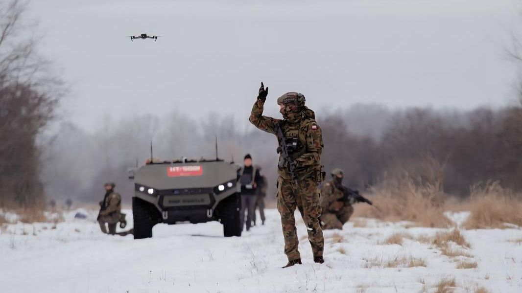 Polsko má v plánu 500 tisíc vojáků. Posílí zálohy a chce se vyzbrojit drony