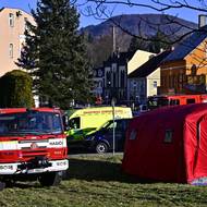 Informaci o útoku zveřejnila policie krátce před půl jedenáctou dopoledne, od lidí z místa ji dostala krátce po desáté hodině.
