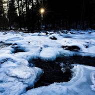 Šumavská příroda se díky zmrzlým korytům Otavy, Křemelné či Vydry proměnila v „ledové království“.
