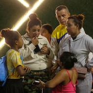 Údery začaly brzy ráno středoevropského času, tou dobou bylo ve Venezuele krátce po půlnoci. (Evakuace lidí žijících v blízkosti prezidentského paláce v Caracasu, 3. ledna).