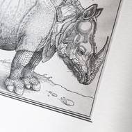 Nohy vypadají, jako by byly šupinaté. 