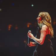 Čtyři dny po porodu dcery zavítala na koncert také Olga Lounová se svou skladbou Jsem optimista.