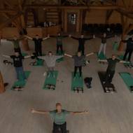 „Pamatujete si každého z nich,“ říká 37letý muž. „Ty, se kterými jste byli zraněni, ty, kteří narukovali ve stejnou dobu – na ty rozhodně nezapomenete. Teď si držím odstup, například při obědě nesedím u stejného stolu.“