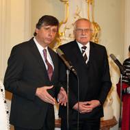 Na novoroční oběd v roce 2010 dorazil do Lán za prezidentem Václavem Klausem premiér Jan Fischer. 