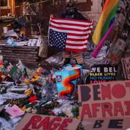 Federální úřady také zabránily státním orgánům v Minnesotě zapojit se do vyšetřování zabití Renee Goodové.
(Minneapolis, 12. ledna.)