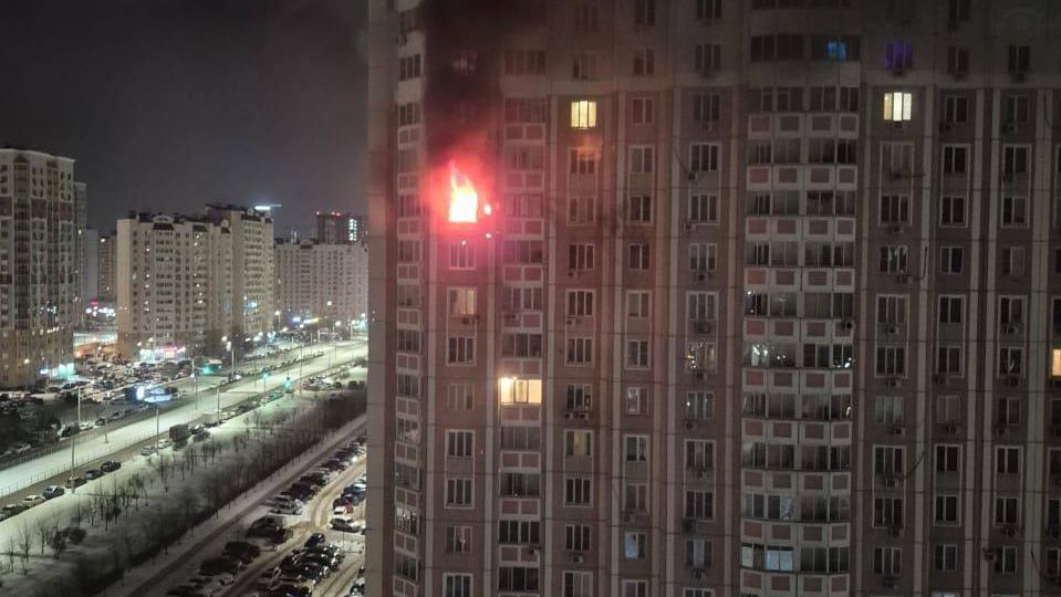 Video: Ruská protivzdušná obrana zřejmě selhala. Raketa zasáhla bytový dům