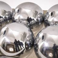 Práce Huga Demartiniho nazvaná Prostorový objekt II z roku 1969.