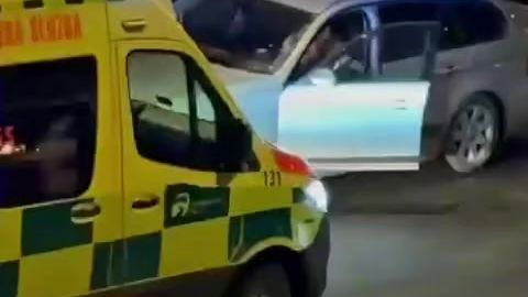 Řidič, který blokoval sanitku, se přihlásil policii. Tvrdí, že reagoval hned