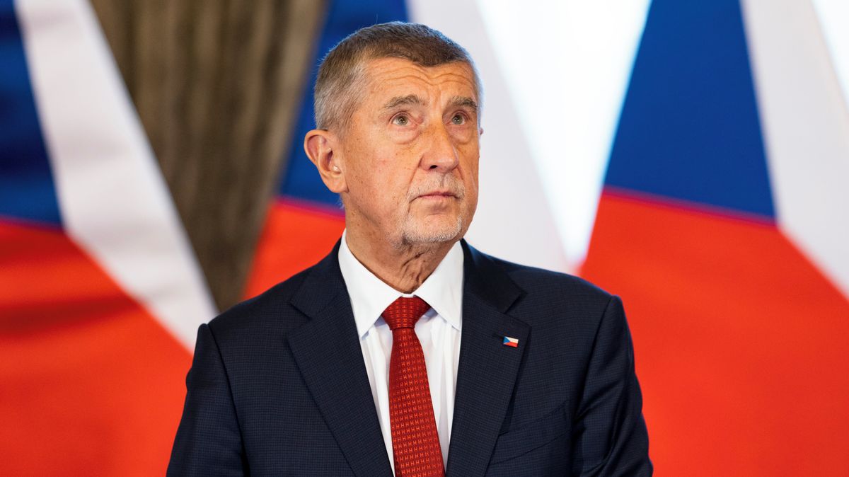 Premiér Babiš jednal přes tři hodiny na ministerstvu obrany se Zůnou