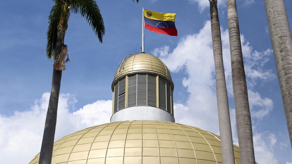 Video: U prezidentského paláce v Caracasu létaly drony a střílelo se