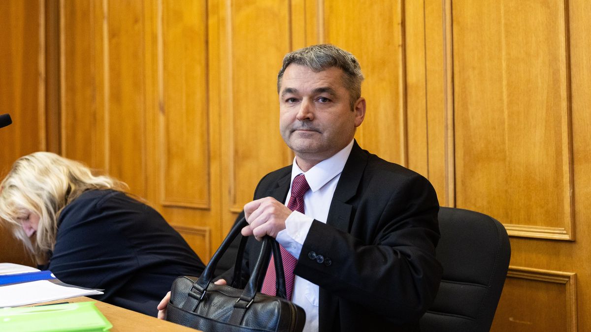 Úředník podvedl město o šest milionů. A zároveň vybojoval miliardu