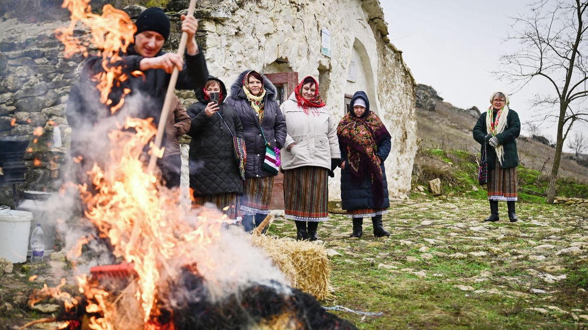 Fotky: „Hobití vesnice“ doufá, že jí stavební unikát zachrání budoucnost