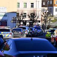 Lidé se mohou obracet na linku krizové intervence, dostupná je na čísle 974 421 158. Lidem s úzkostmi nebo strachem jsou k dispozici také běžné linky důvěry.