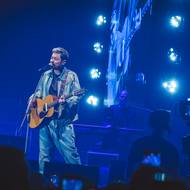 S písněmi Chci tančit a Anděl přišel před vyprodanou halu zpěvák Mirai Navrátil, který byl před rokem hostem Ranní show Evropy 2. To byl Hezuckého poslední den ve studiu. „Chtěl bych Patrikovi pogratulovat. Nikdo nevyprodal O2 arenu tak rychle jako on,“ rozloučil se Mirai.